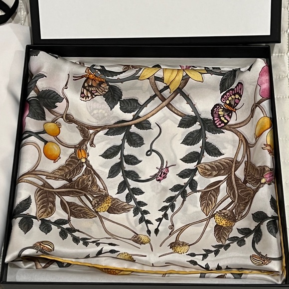 GUCCI Flora Scarf Large Flower Silk White/Berry - Picture 11 of 11